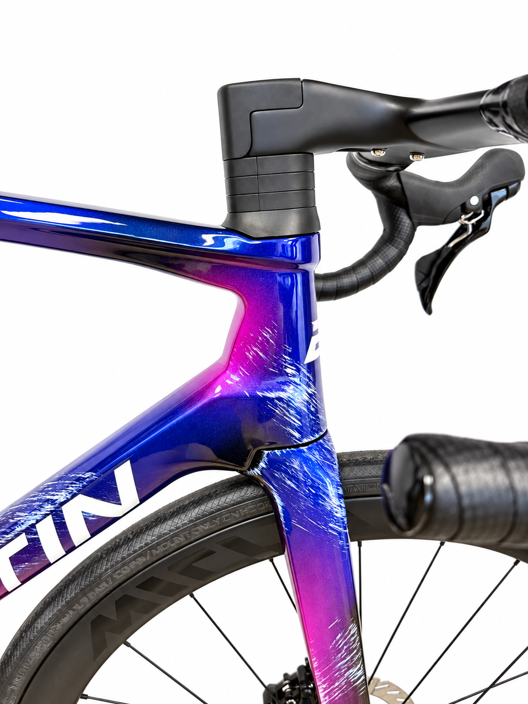 Bertin C80 noir violet — cockpit carbone