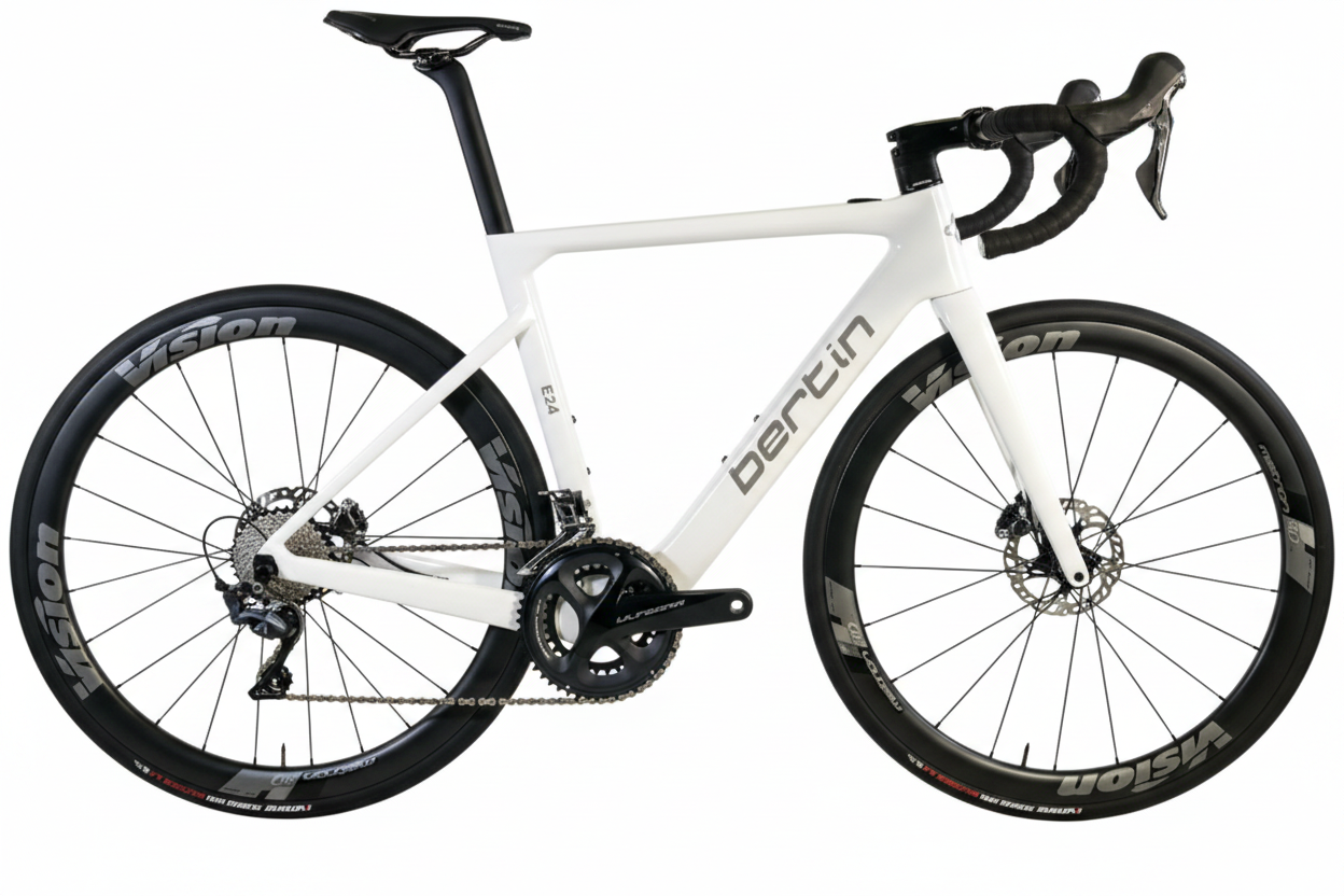 Bertin E-24 fond blanc