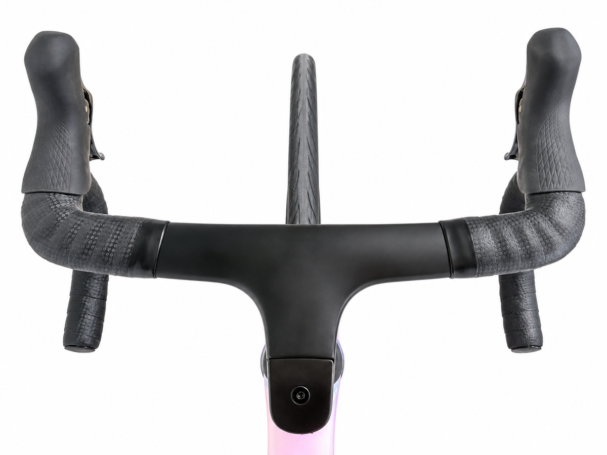 Cockpit carbone intégré du Bertin C39 sur fond blanc