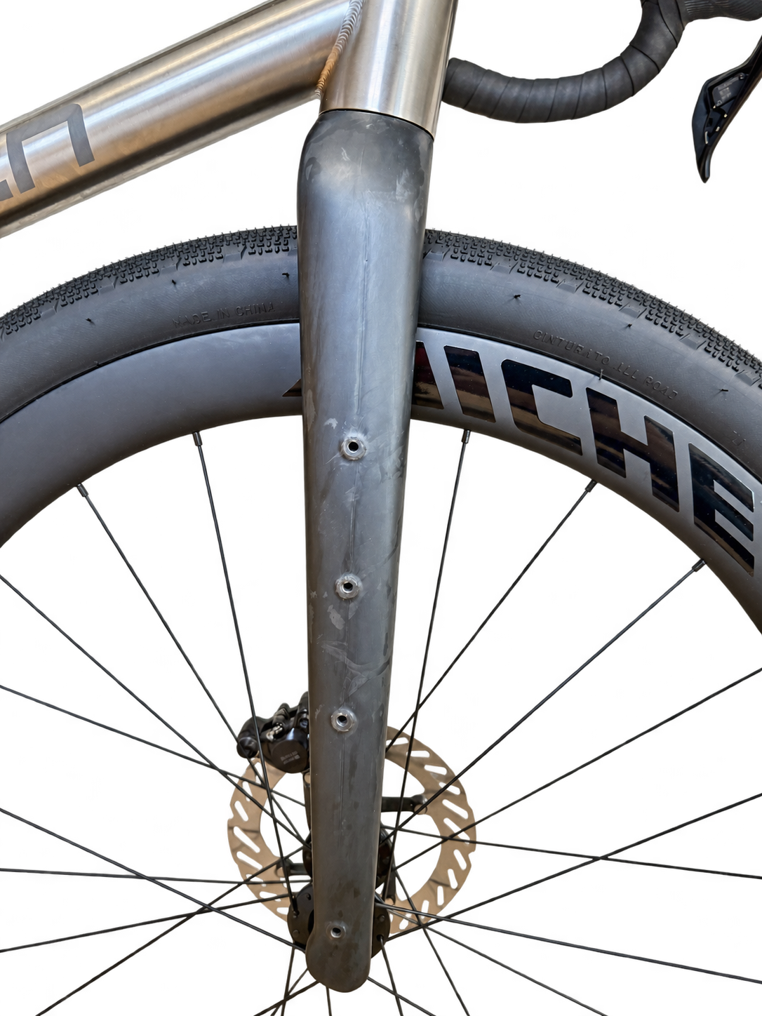 Gravel Titane 50 — fourche carbone avec trois inserts
